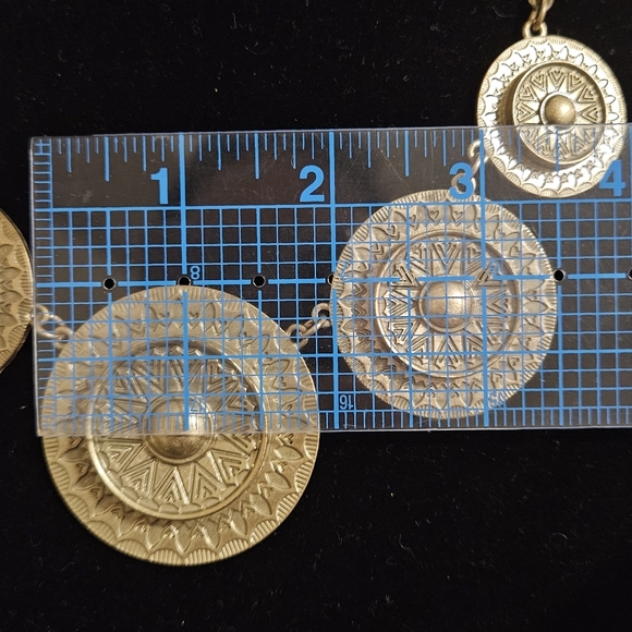 Gold medallion statement necklace - Picture 8 of 8